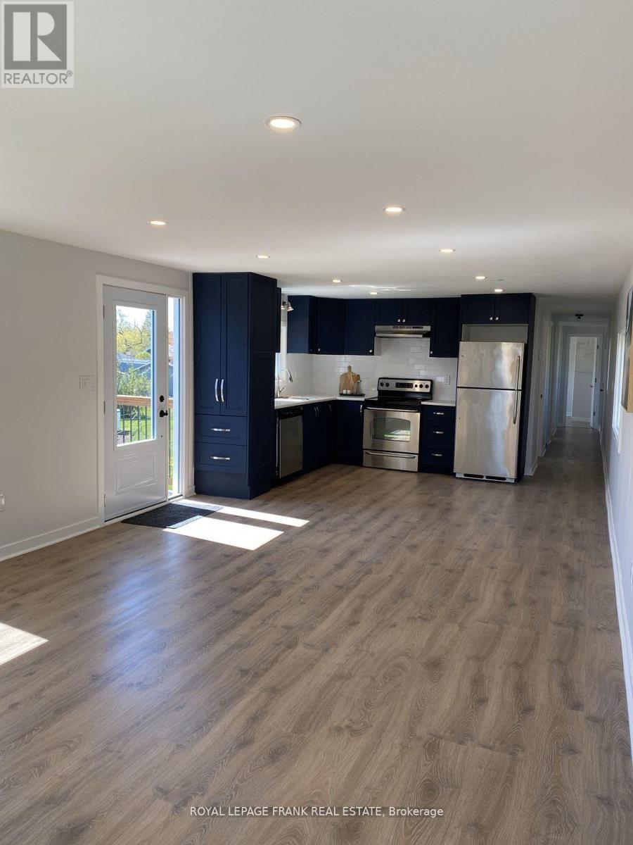 












8 BENSLEY DRIVE

,
Oro-Medonte,




Ontario
L3V6H1

