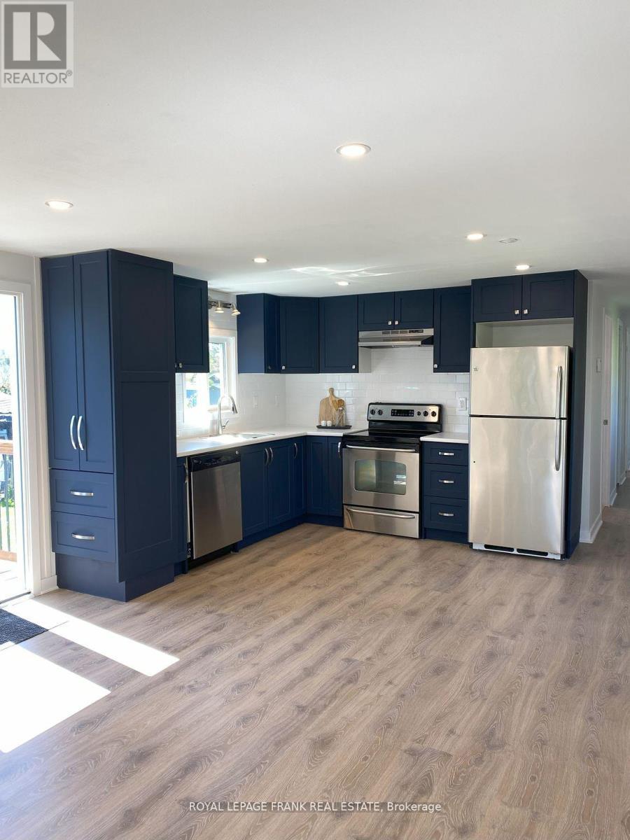 












8 BENSLEY DRIVE

,
Oro-Medonte,




Ontario
L3V6H1

