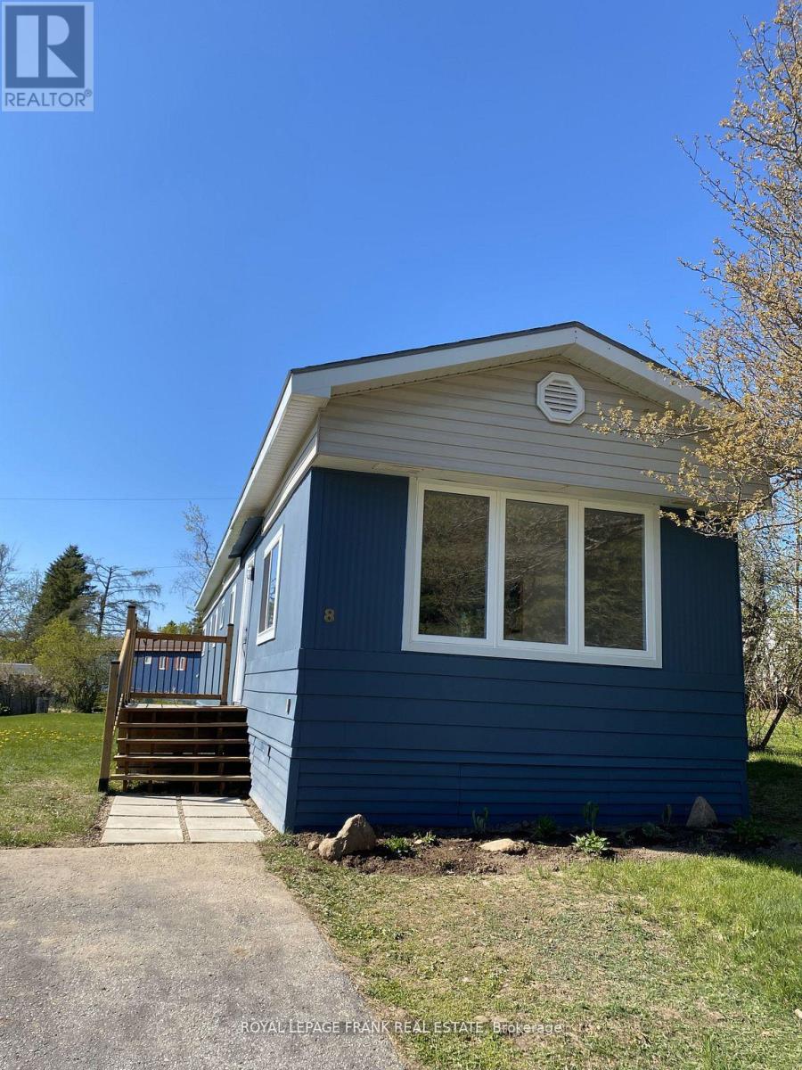 












8 BENSLEY DRIVE

,
Oro-Medonte,




Ontario
L3V6H1

