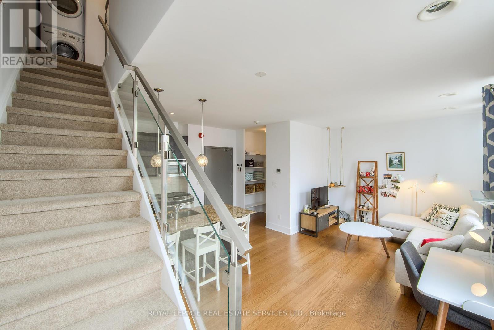 












203 - 323 KINGSTON ROAD S

,
Toronto,




Ontario
M4L1T8

