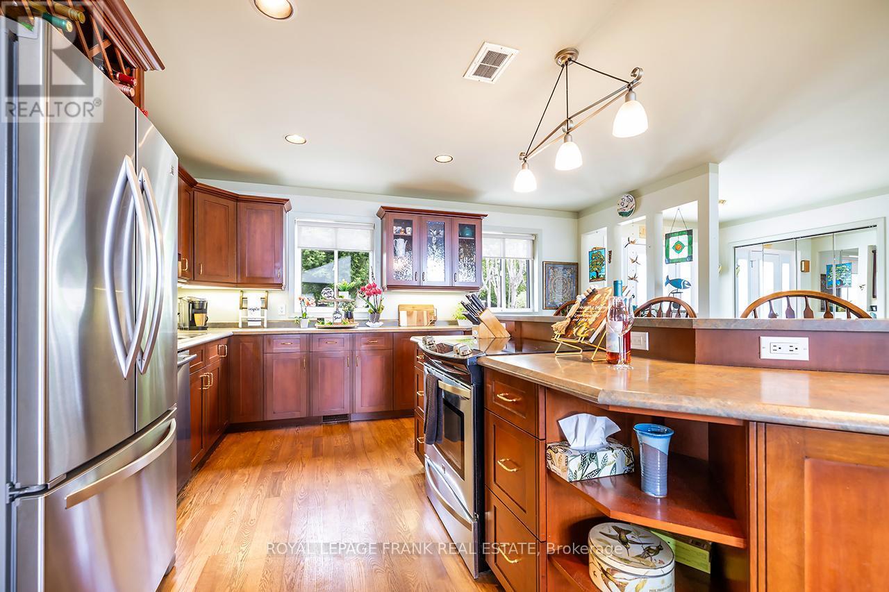 












115 OAKDENE CRESCENT

,
Kawartha Lakes (Little Britain),




Ontario
K0M2C0

