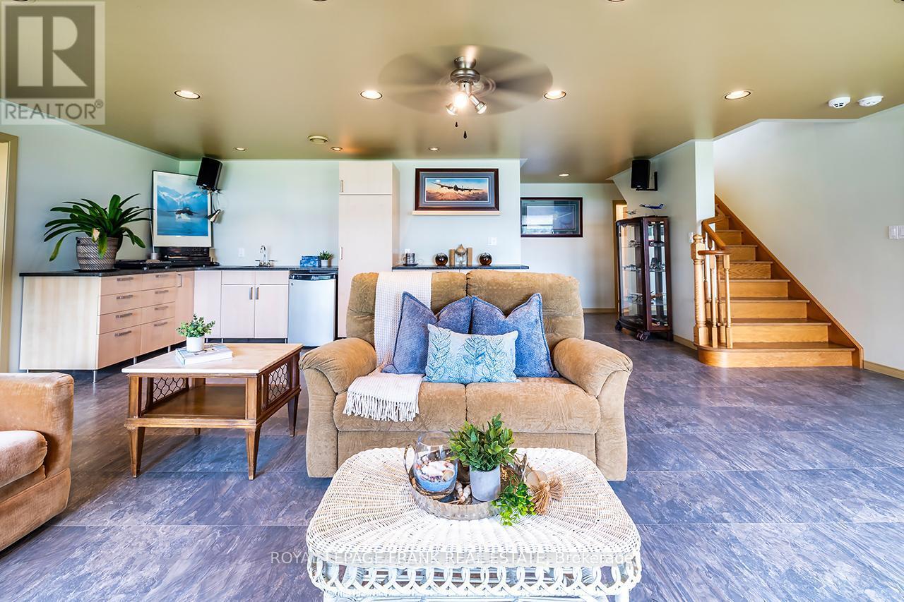 












115 OAKDENE CRESCENT

,
Kawartha Lakes (Little Britain),




Ontario
K0M2C0

