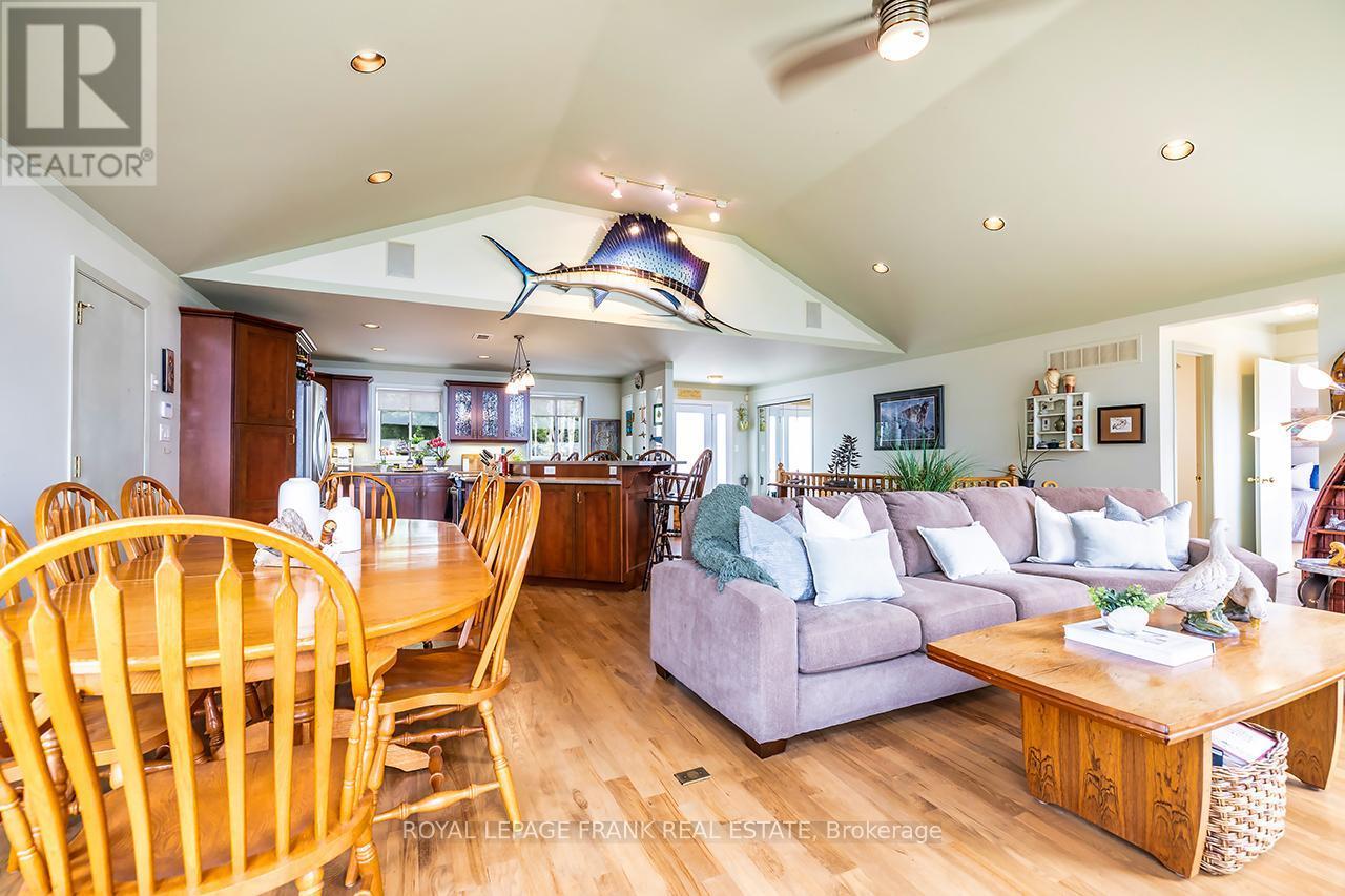












115 OAKDENE CRESCENT

,
Kawartha Lakes (Little Britain),




Ontario
K0M2C0

