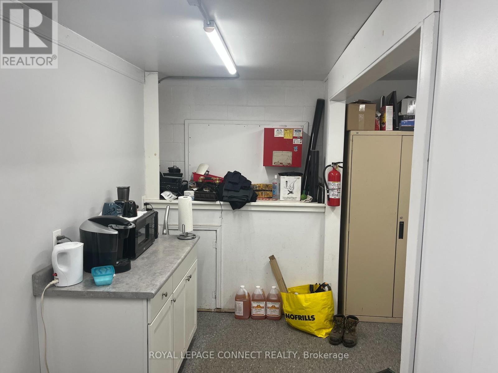 












UNIT B - 221 WESTNEY ROAD

,
Ajax,




Ontario
L1S2C9

