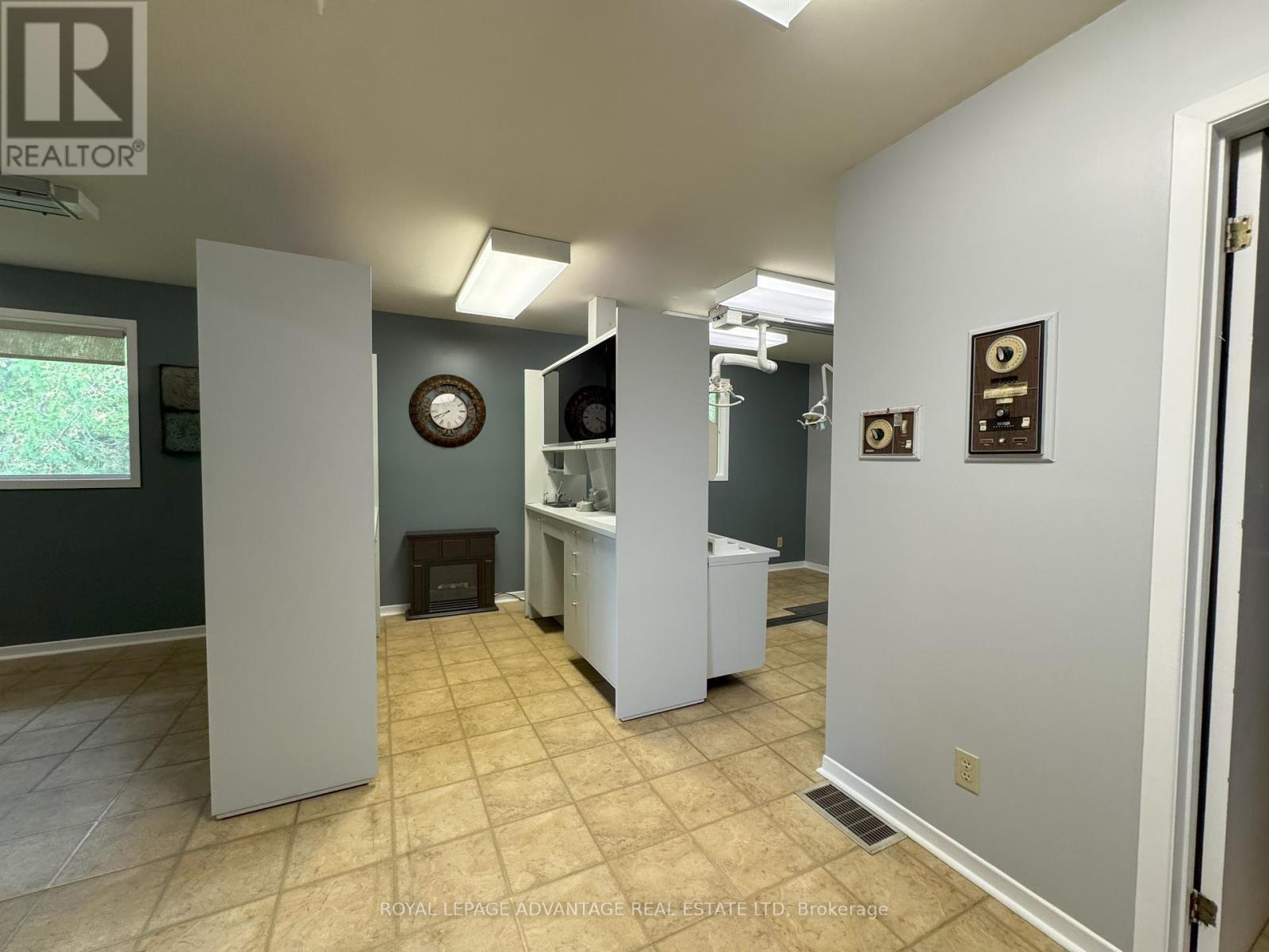 












34 JAMES STREET

,
Smiths Falls,




Ontario
K7A3R3

