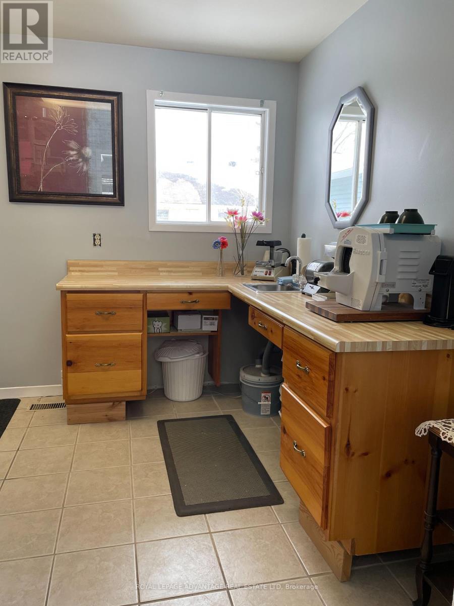 












34 JAMES STREET

,
Smiths Falls,




Ontario
K7A3R3

