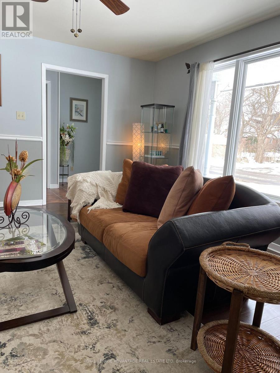 












34 JAMES STREET

,
Smiths Falls,




Ontario
K7A3R3

