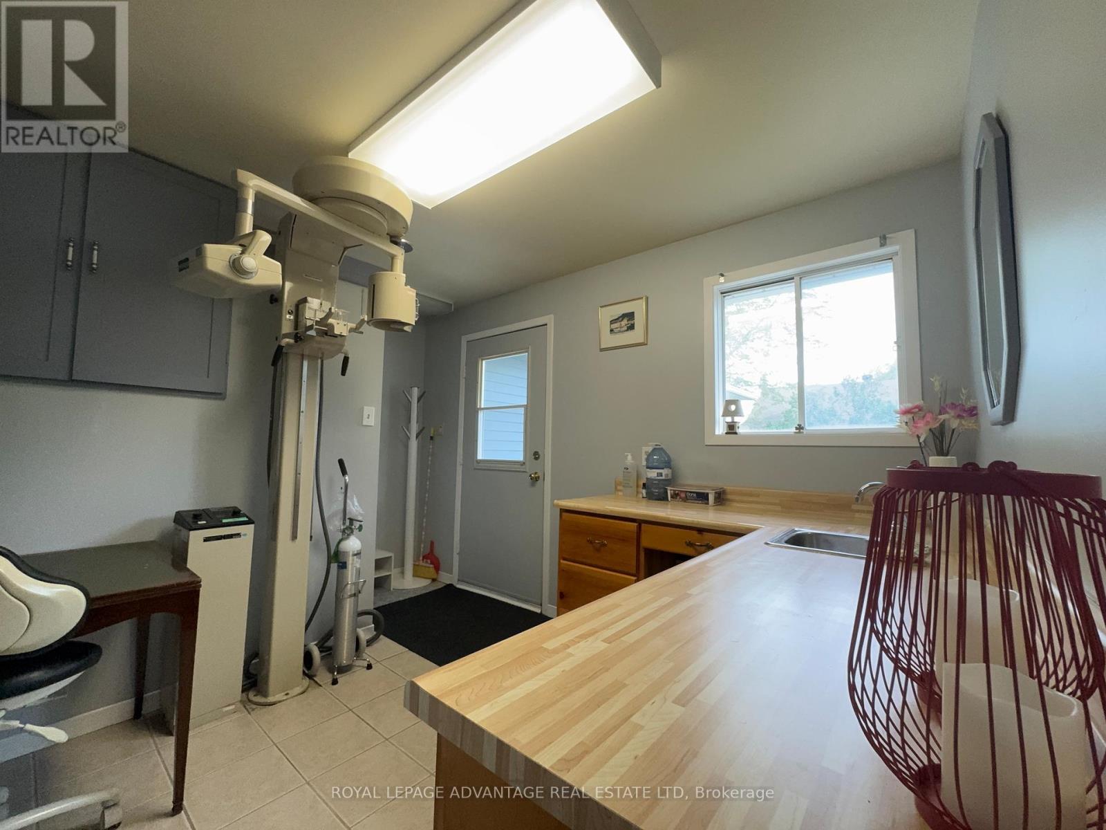 












34 JAMES STREET

,
Smiths Falls,




Ontario
K7A3R3

