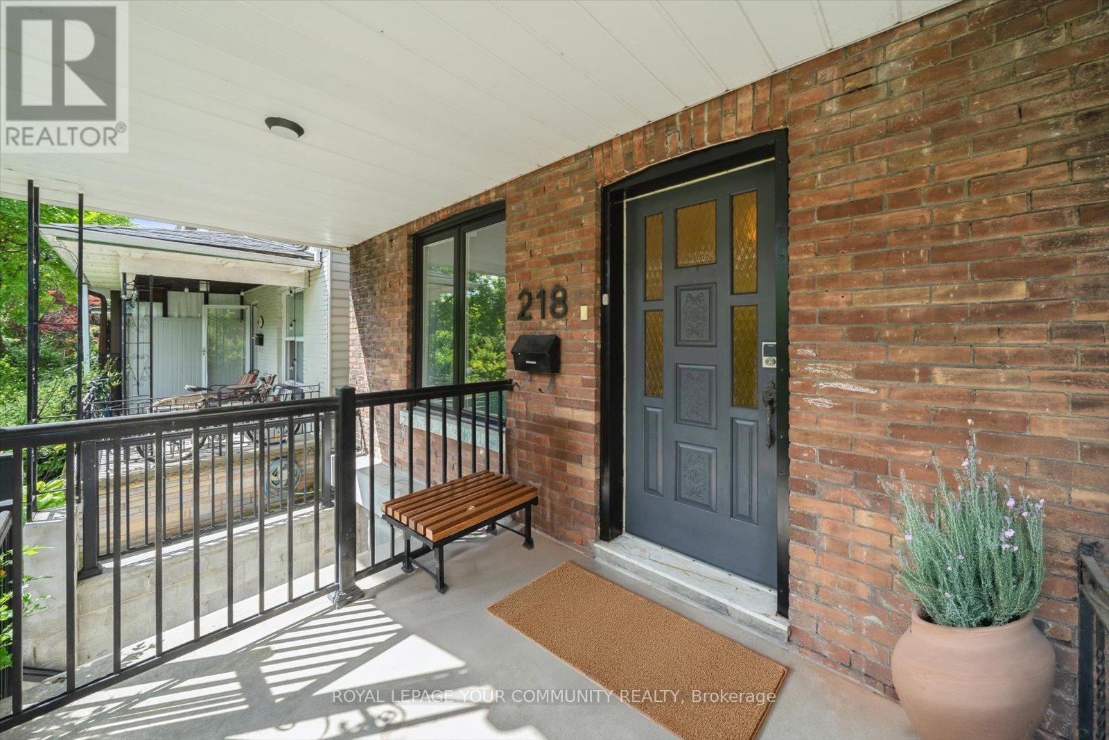 












218 BEATRICE STREET

,
Toronto,




Ontario
M6G3G1

