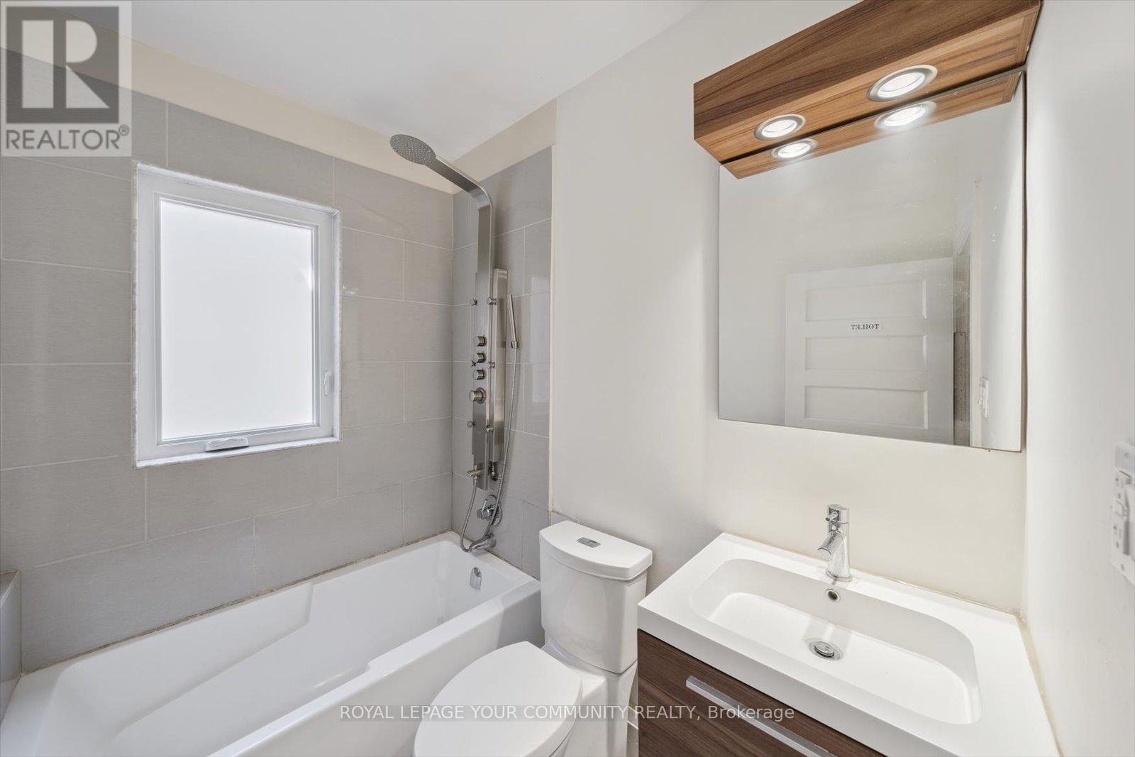 












218 BEATRICE STREET

,
Toronto,




Ontario
M6G3G1

