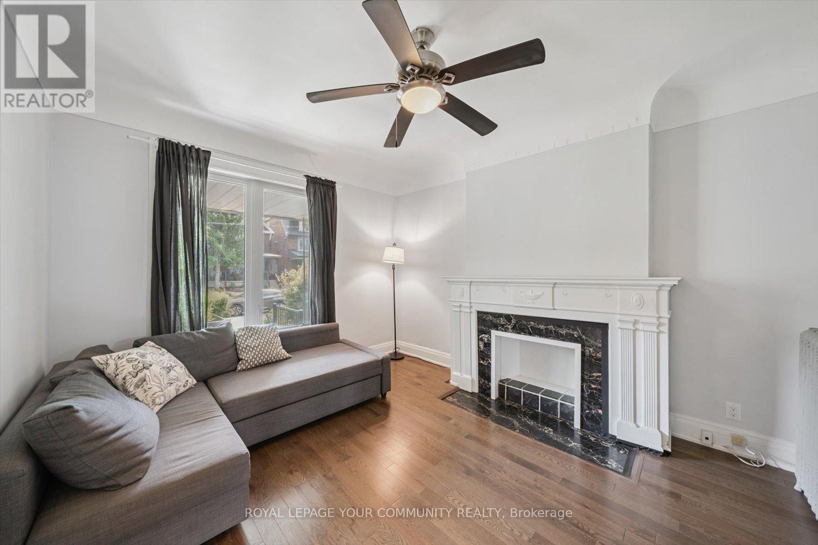 












218 BEATRICE STREET

,
Toronto,




Ontario
M6G3G1

