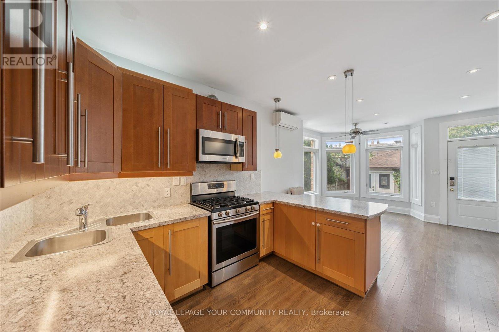 












218 BEATRICE STREET

,
Toronto,




Ontario
M6G3G1

