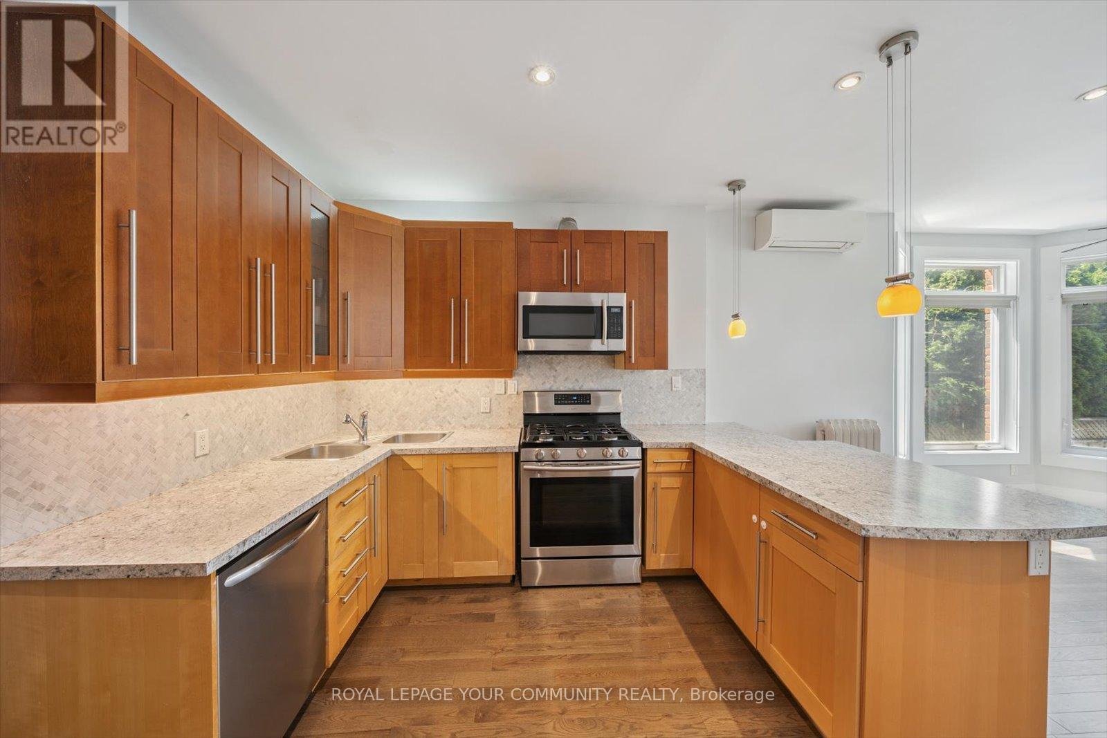 












218 BEATRICE STREET

,
Toronto,




Ontario
M6G3G1

