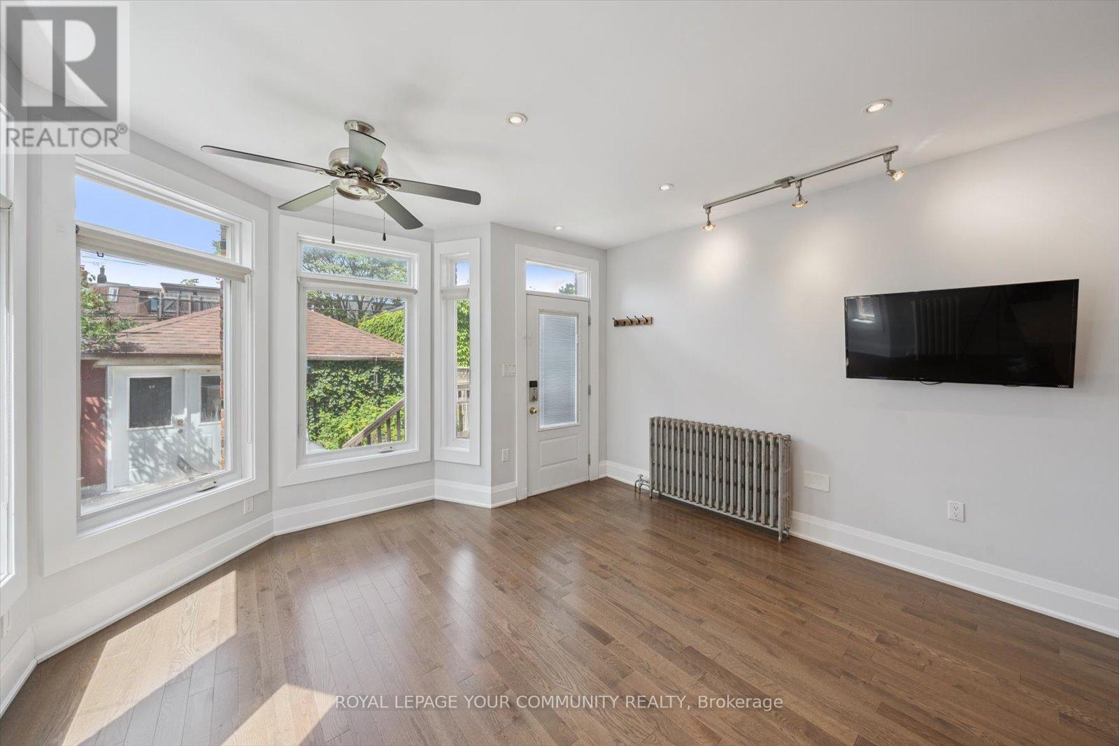 












218 BEATRICE STREET

,
Toronto,




Ontario
M6G3G1

