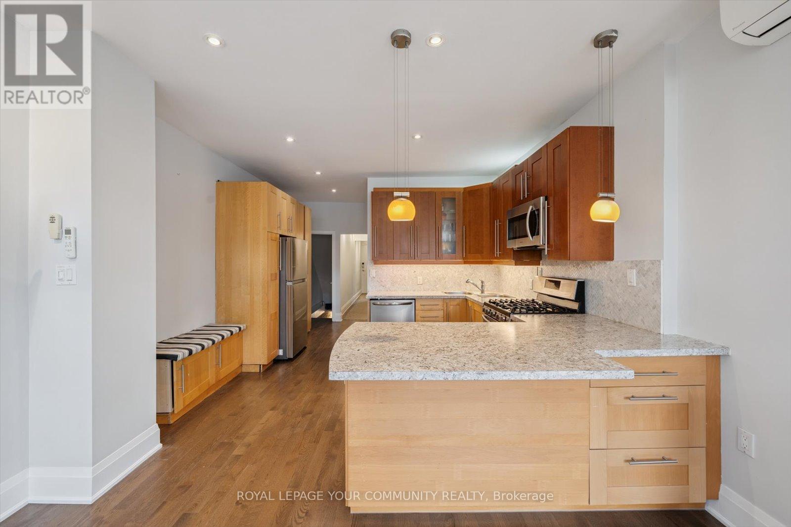 












218 BEATRICE STREET

,
Toronto,




Ontario
M6G3G1

