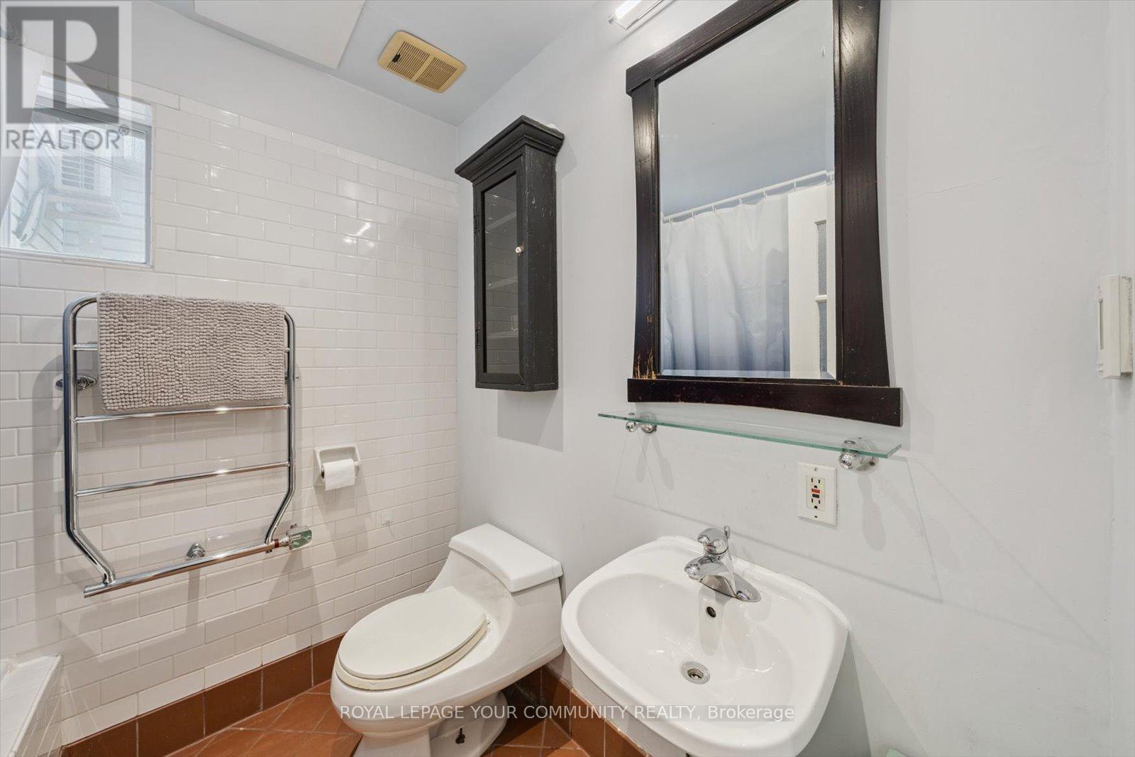 












218 BEATRICE STREET

,
Toronto,




Ontario
M6G3G1

