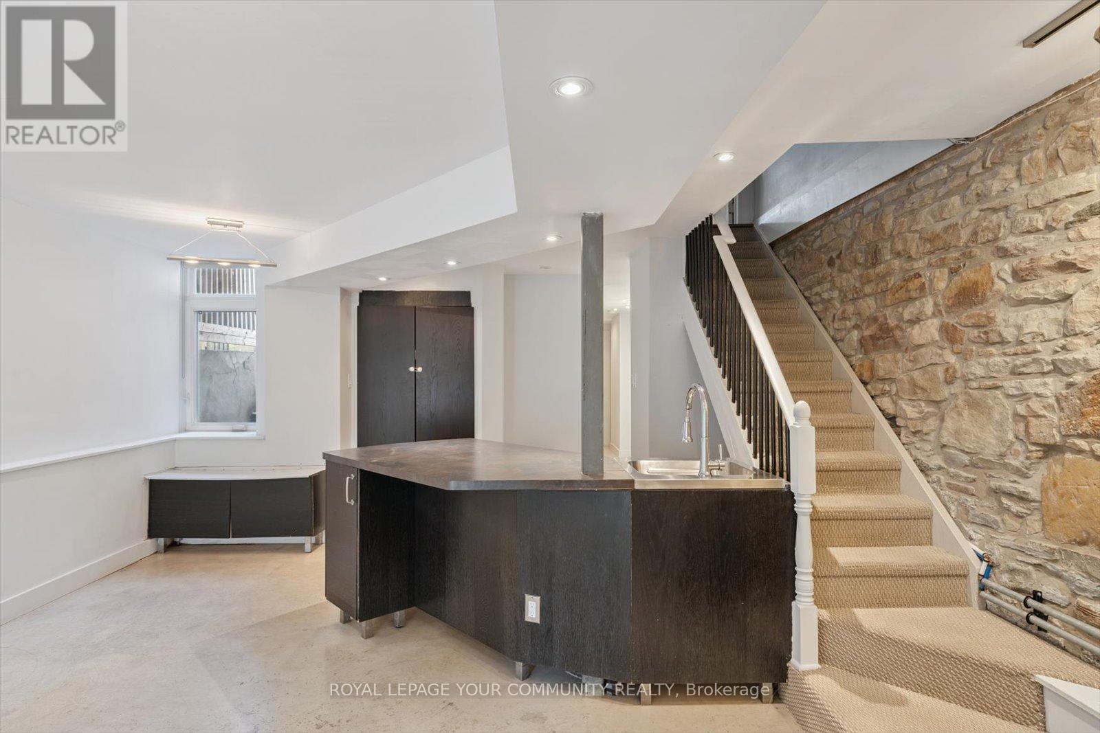 












218 BEATRICE STREET

,
Toronto,




Ontario
M6G3G1

