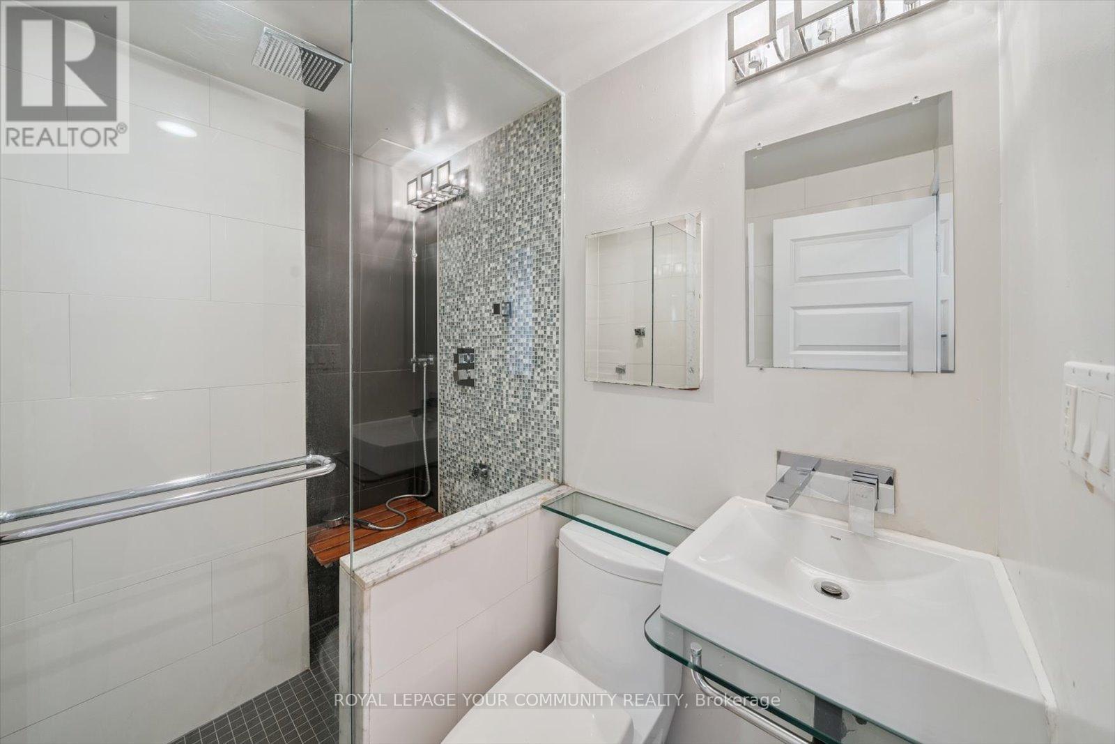 












218 BEATRICE STREET

,
Toronto,




Ontario
M6G3G1

