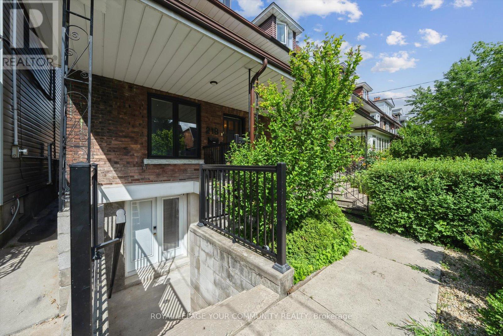 












218 BEATRICE STREET

,
Toronto,




Ontario
M6G3G1

