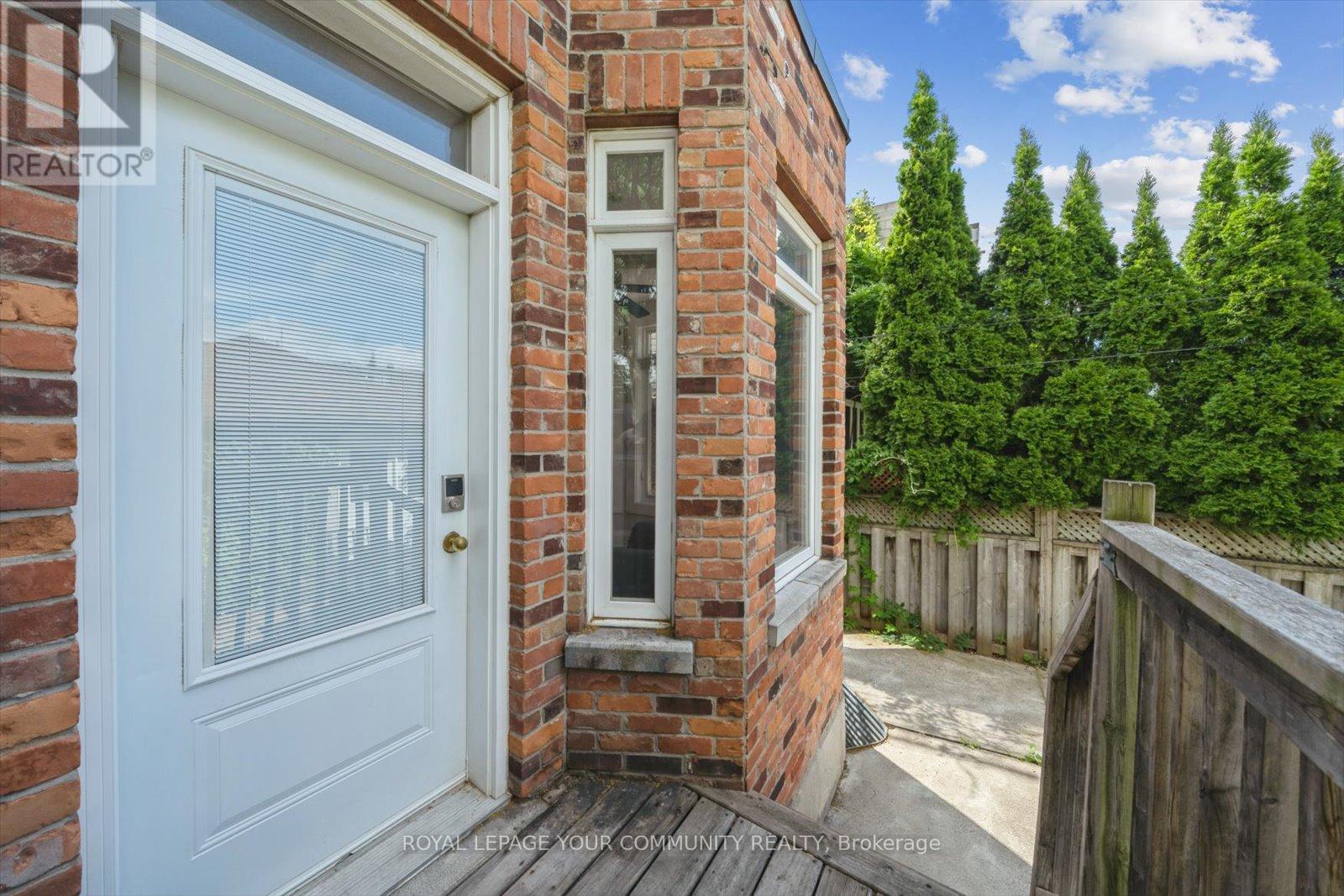 












218 BEATRICE STREET

,
Toronto,




Ontario
M6G3G1

