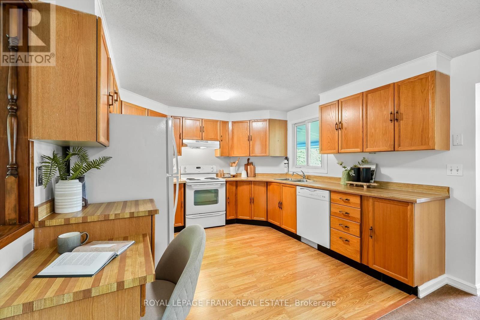 












185 WILMOT TRAIL

,
Clarington (Newcastle),




Ontario
L1B1B9


