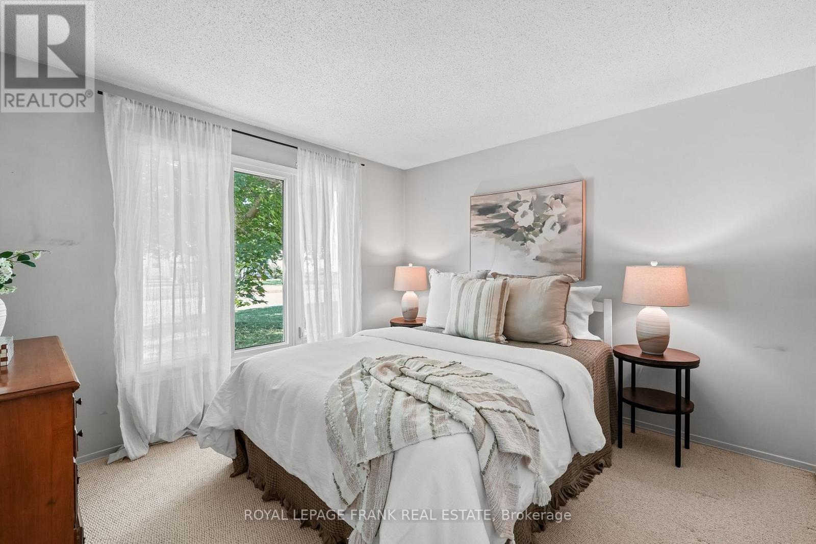 












185 WILMOT TRAIL

,
Clarington (Newcastle),




Ontario
L1B1B9

