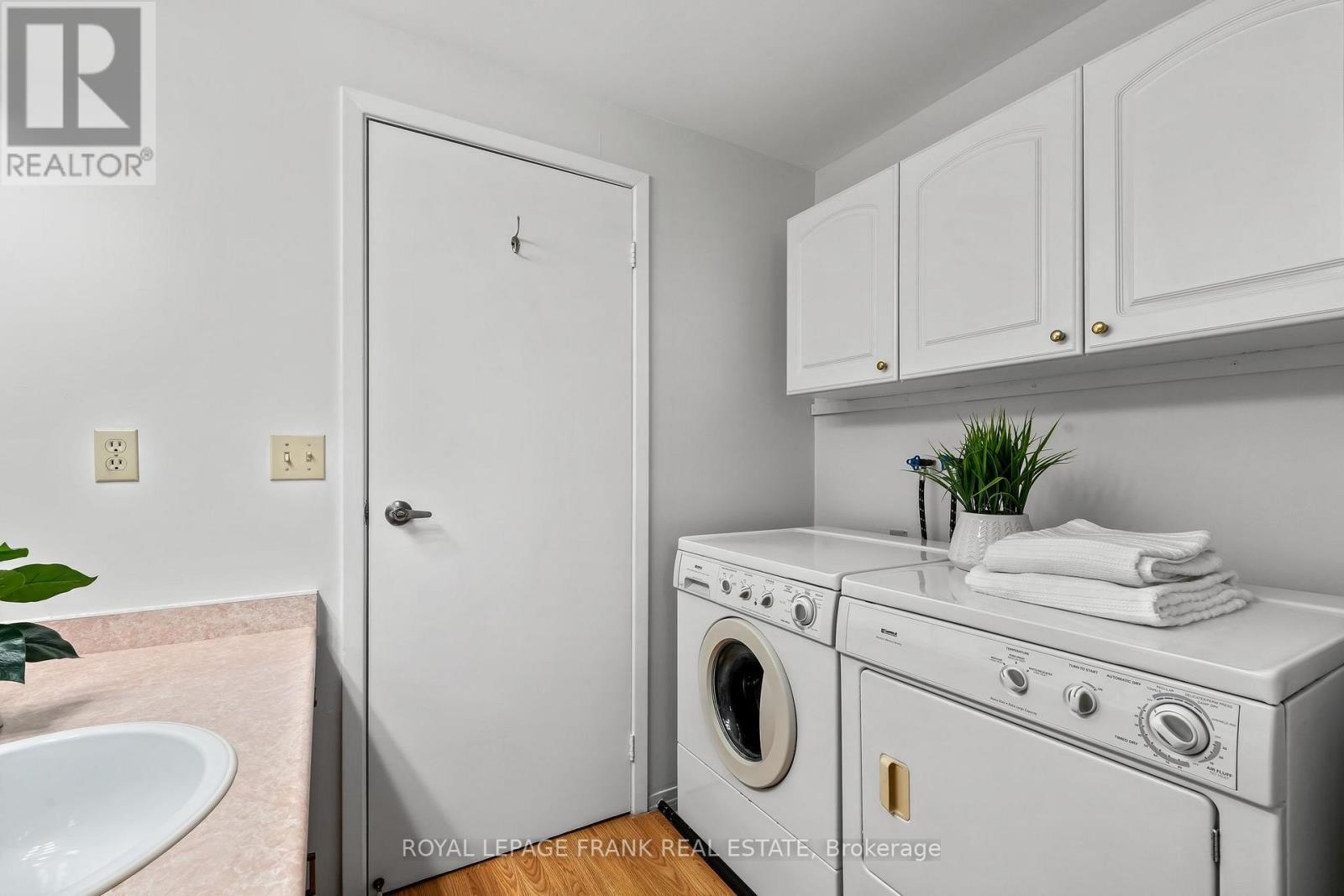 












185 WILMOT TRAIL

,
Clarington (Newcastle),




Ontario
L1B1B9

