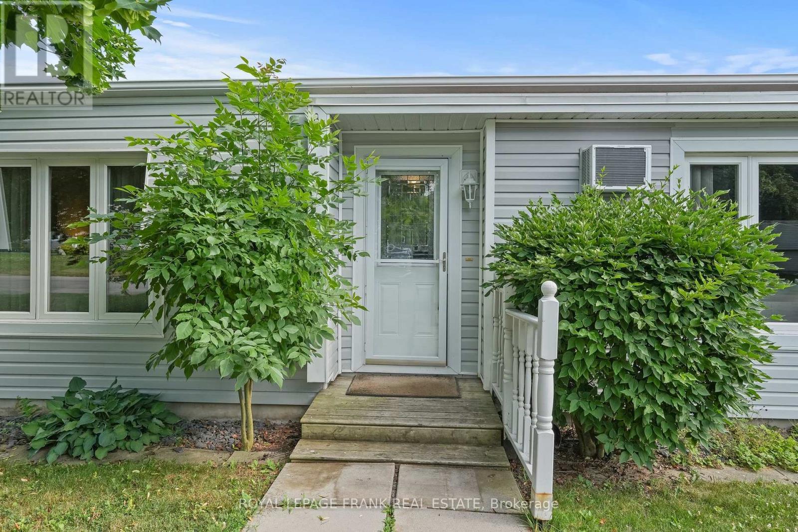












185 WILMOT TRAIL

,
Clarington (Newcastle),




Ontario
L1B1B9

