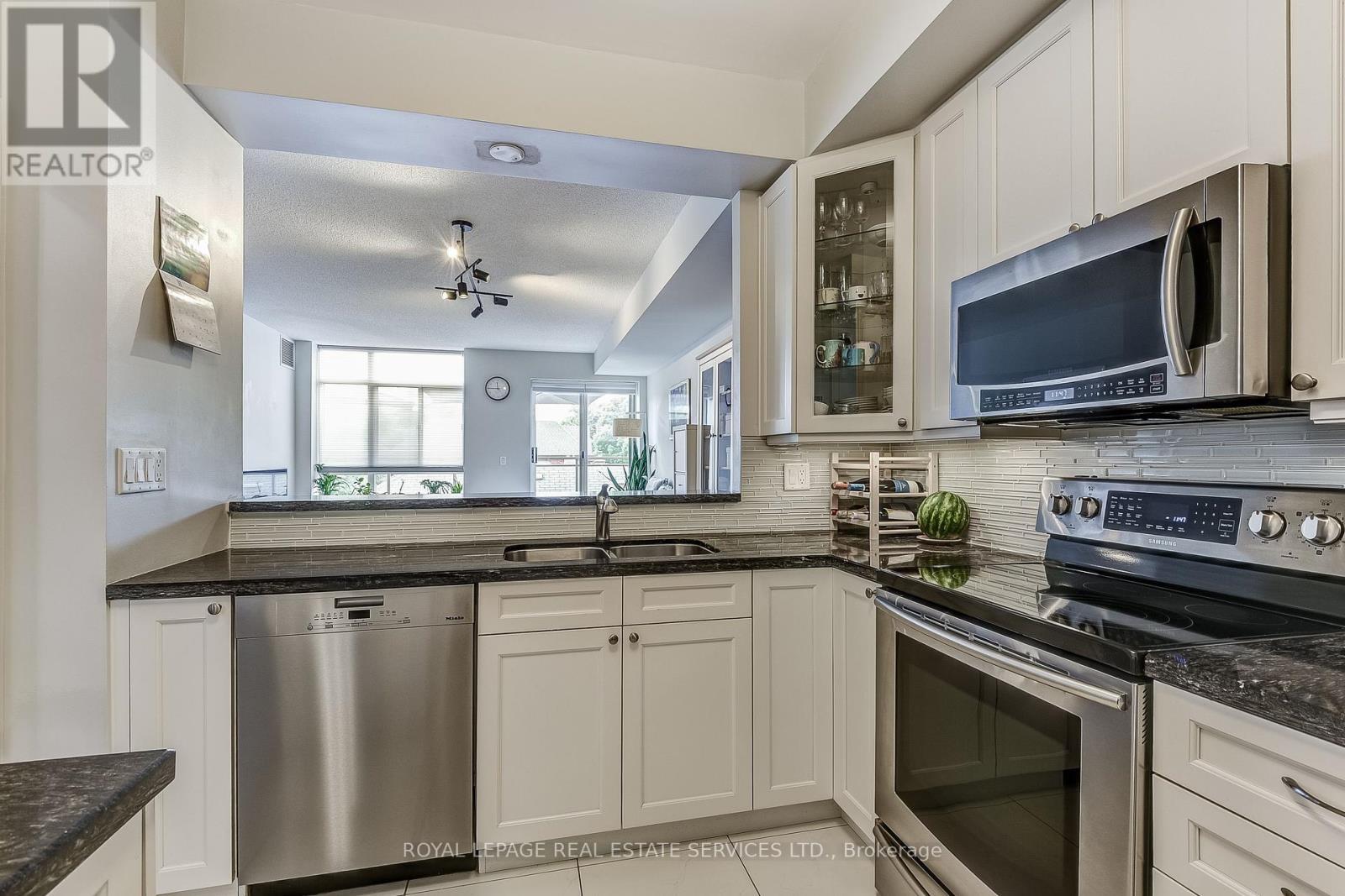 












208 - 935 ROYAL YORK ROAD

,
Toronto,




Ontario
M8Y4H1

