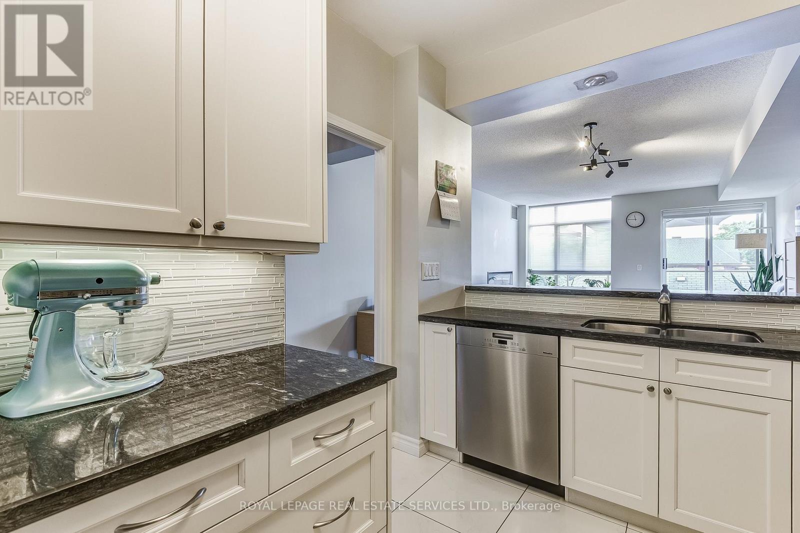 












208 - 935 ROYAL YORK ROAD

,
Toronto,




Ontario
M8Y4H1

