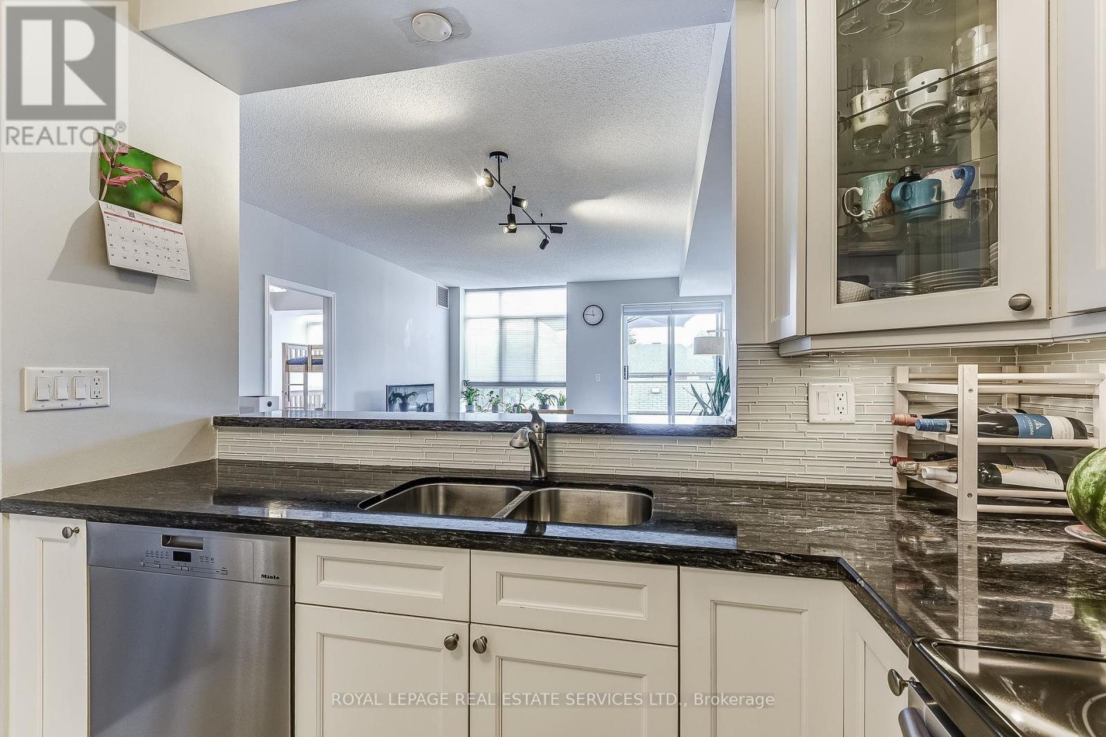 












208 - 935 ROYAL YORK ROAD

,
Toronto,




Ontario
M8Y4H1

