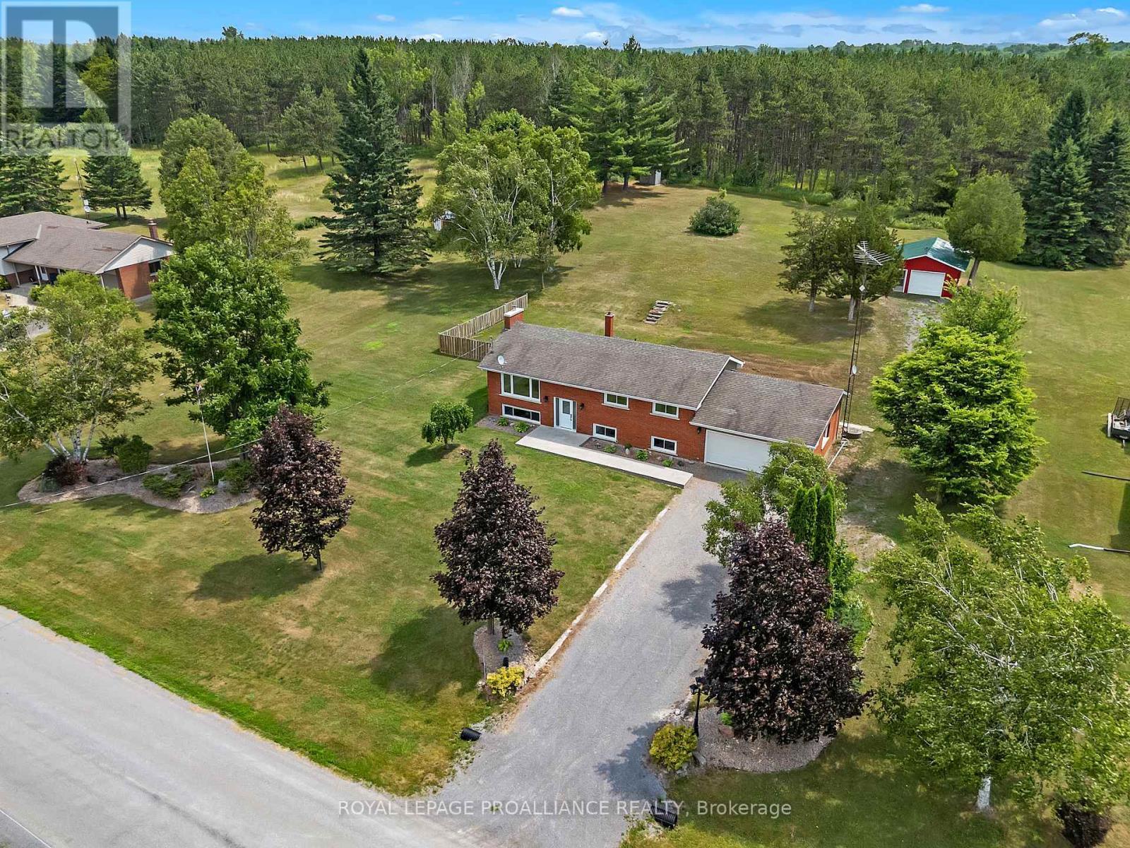 












42 ROSLIN ROAD

,
Belleville (Thurlow Ward),




Ontario
K0K2Y0

