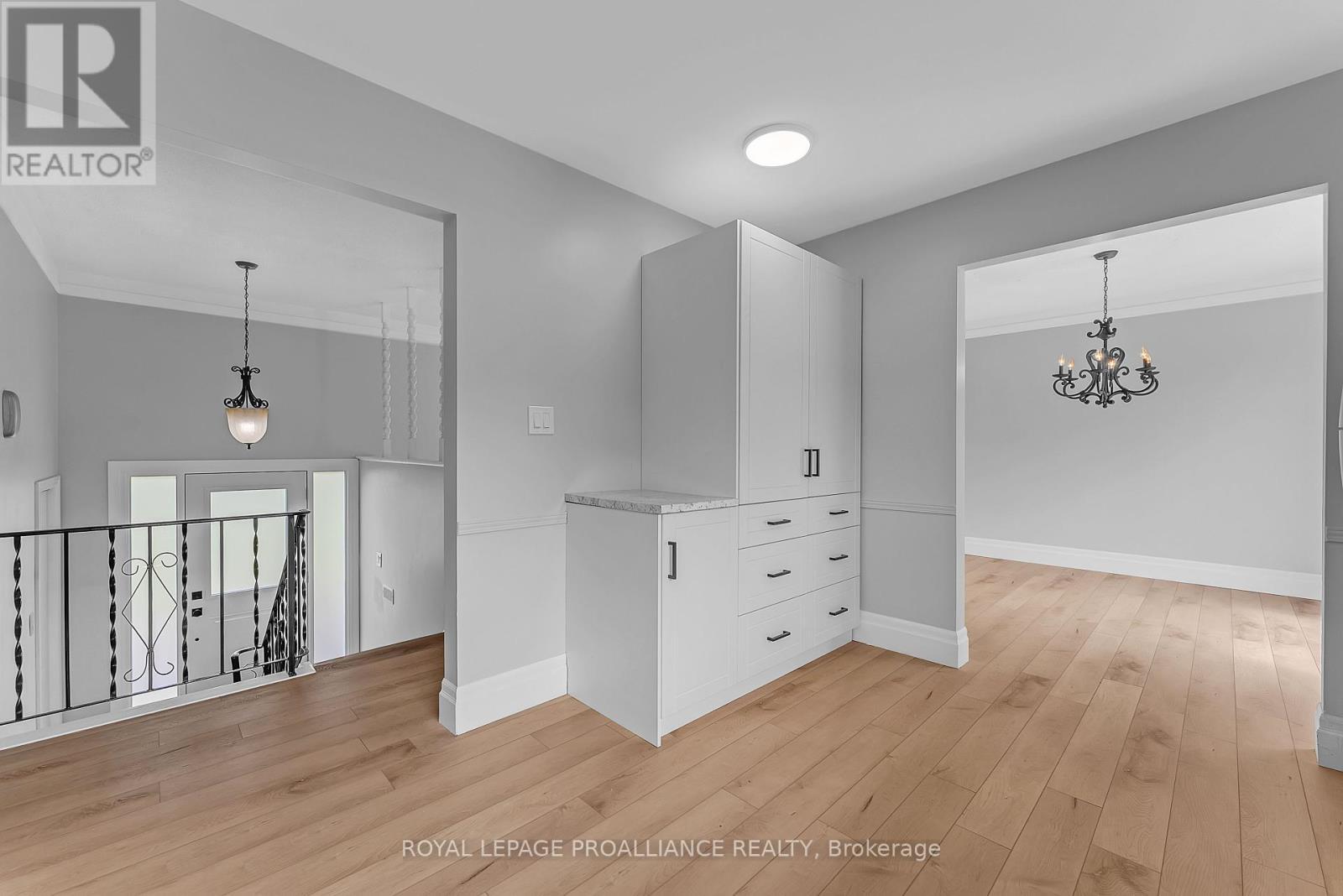 












42 ROSLIN ROAD

,
Belleville (Thurlow Ward),




Ontario
K0K2Y0

