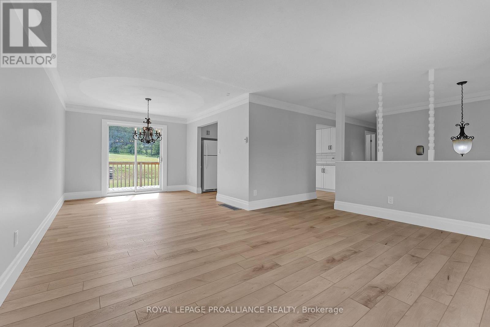 












42 ROSLIN ROAD

,
Belleville (Thurlow Ward),




Ontario
K0K2Y0

