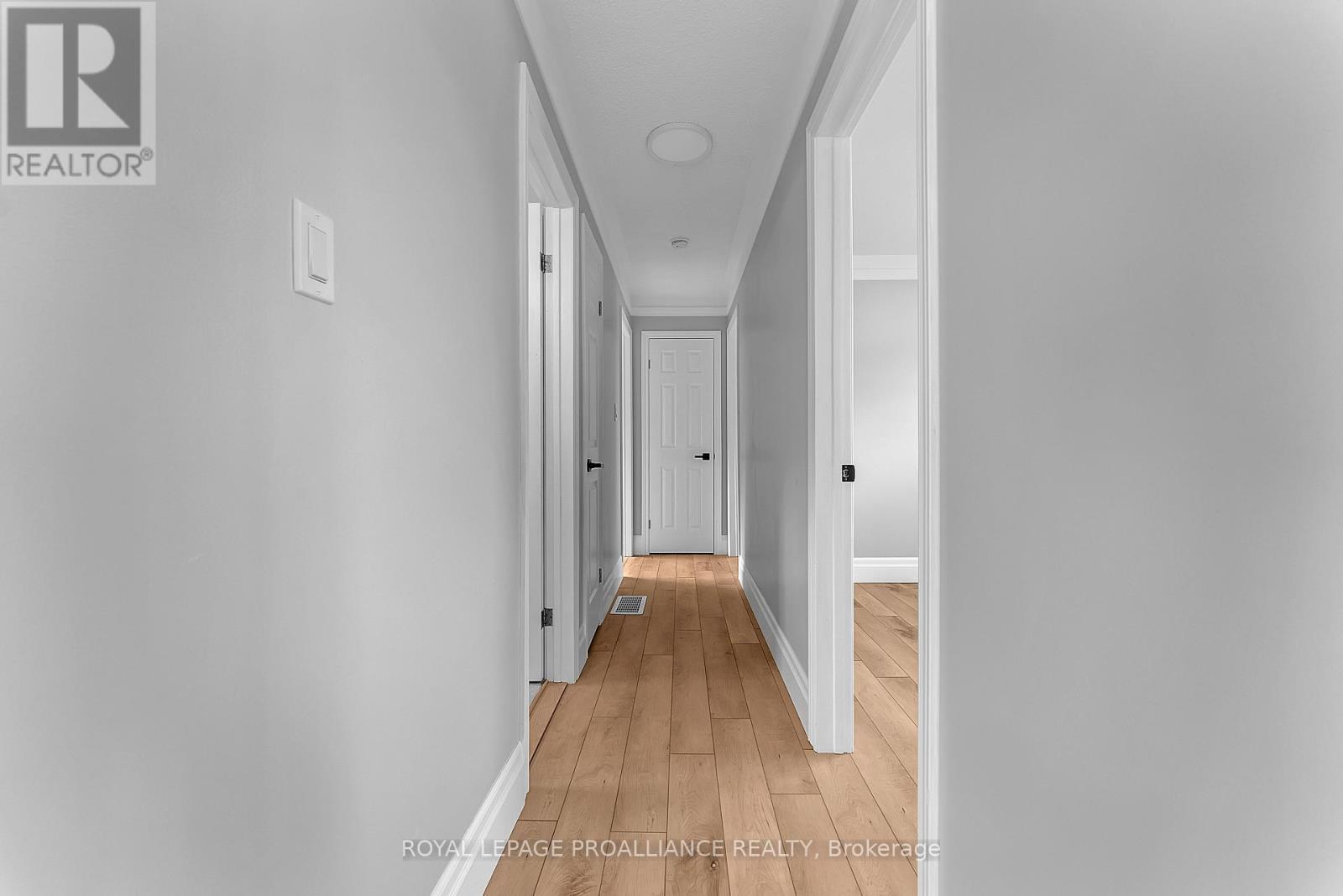 












42 ROSLIN ROAD

,
Belleville (Thurlow Ward),




Ontario
K0K2Y0

