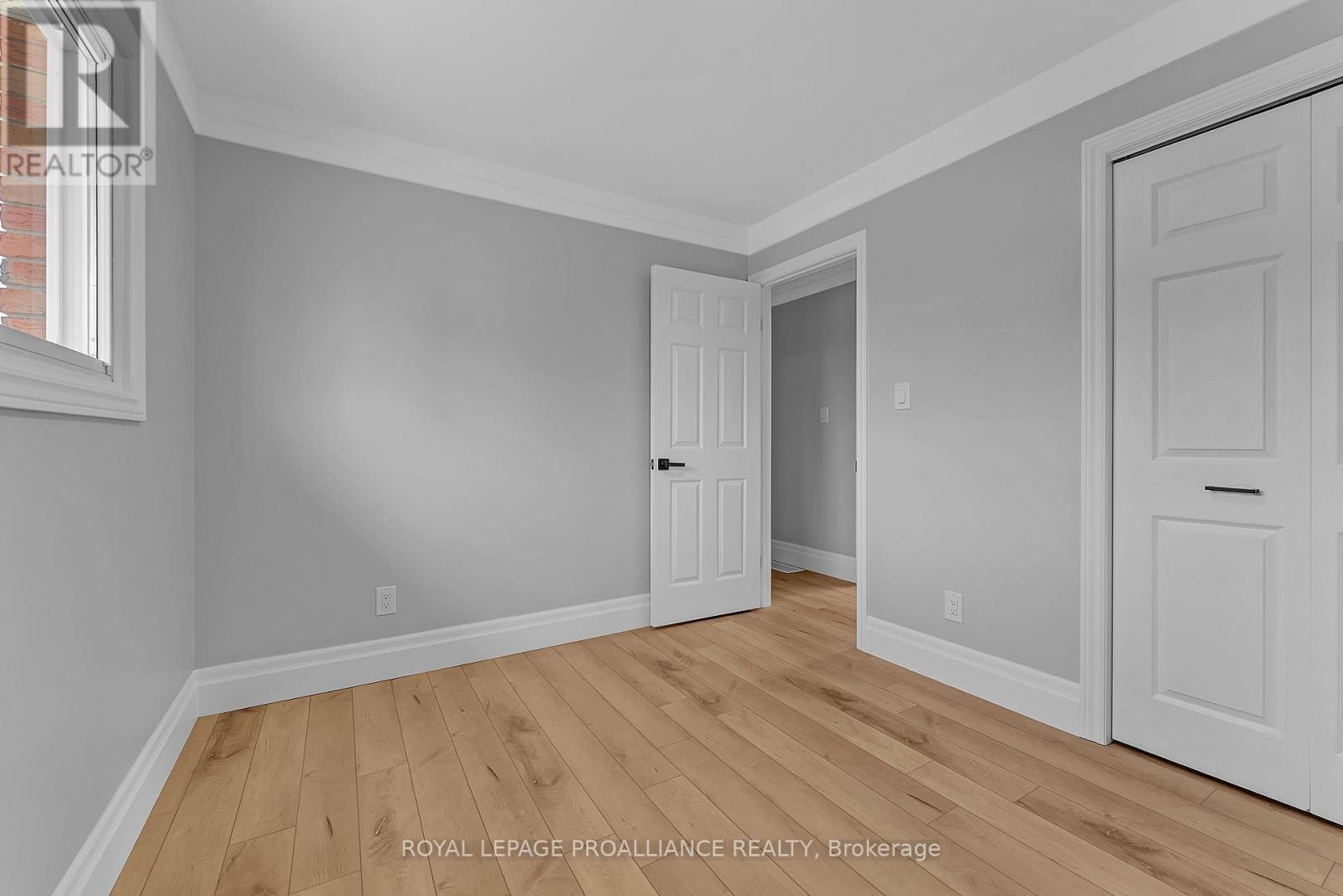 












42 ROSLIN ROAD

,
Belleville (Thurlow Ward),




Ontario
K0K2Y0

