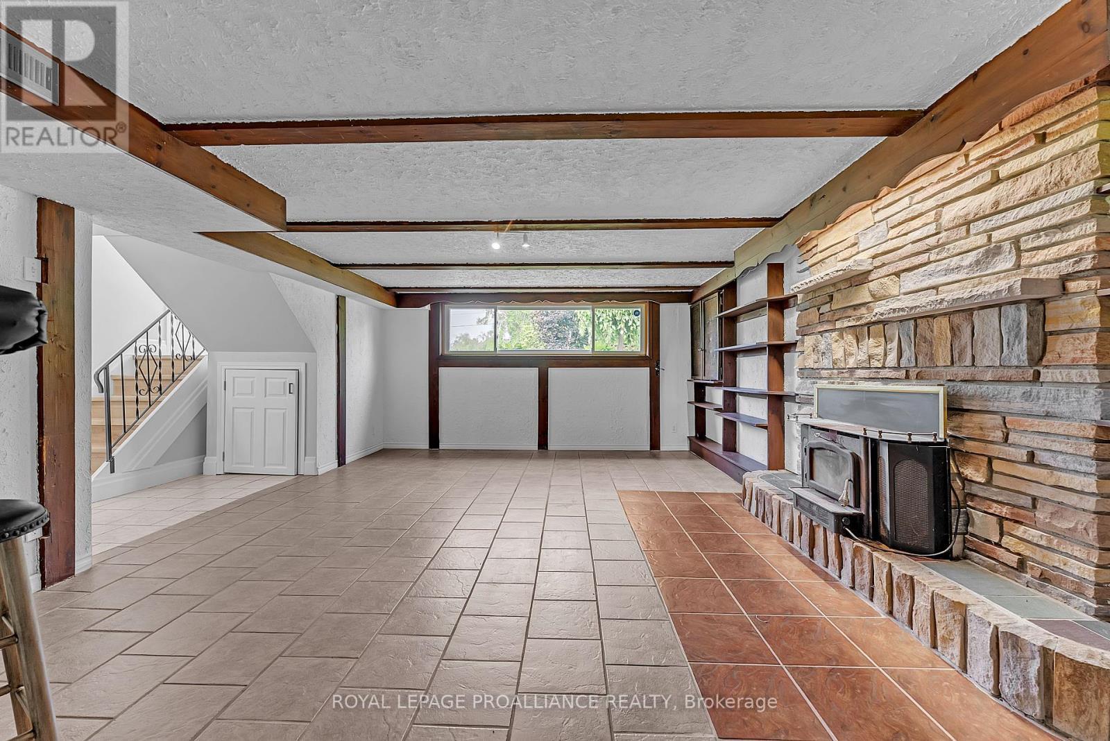 












42 ROSLIN ROAD

,
Belleville (Thurlow Ward),




Ontario
K0K2Y0

