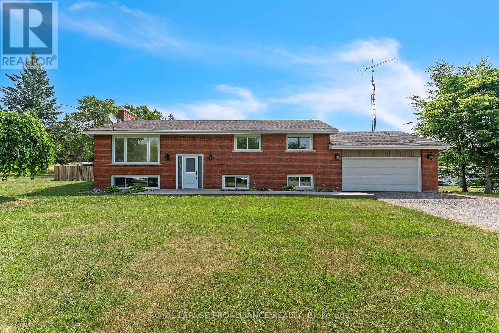 












42 ROSLIN ROAD

,
Belleville (Thurlow Ward),




Ontario
K0K2Y0

