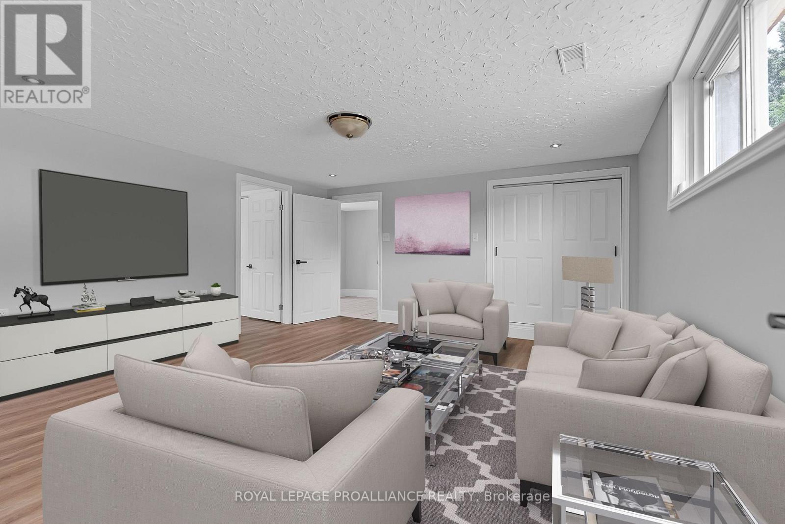 












42 ROSLIN ROAD

,
Belleville (Thurlow Ward),




Ontario
K0K2Y0

