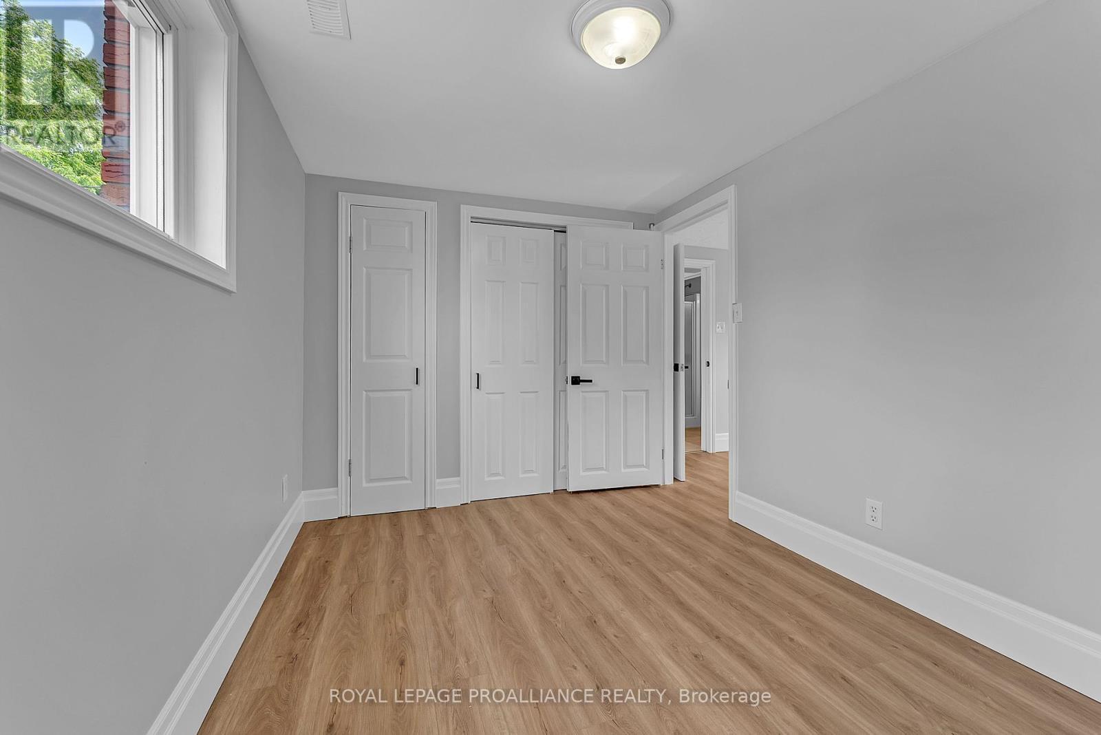 












42 ROSLIN ROAD

,
Belleville (Thurlow Ward),




Ontario
K0K2Y0

