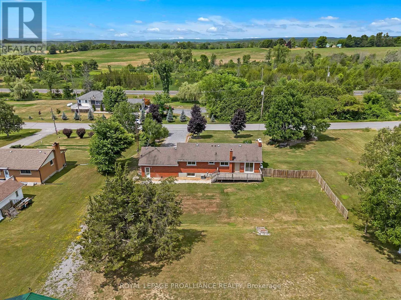 












42 ROSLIN ROAD

,
Belleville (Thurlow Ward),




Ontario
K0K2Y0

