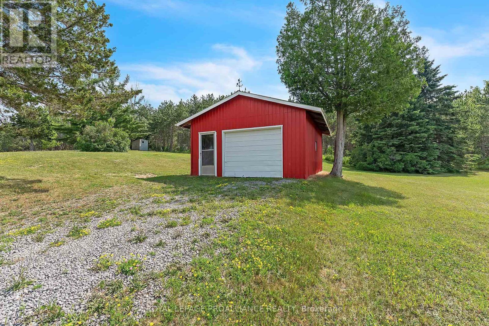 












42 ROSLIN ROAD

,
Belleville (Thurlow Ward),




Ontario
K0K2Y0

