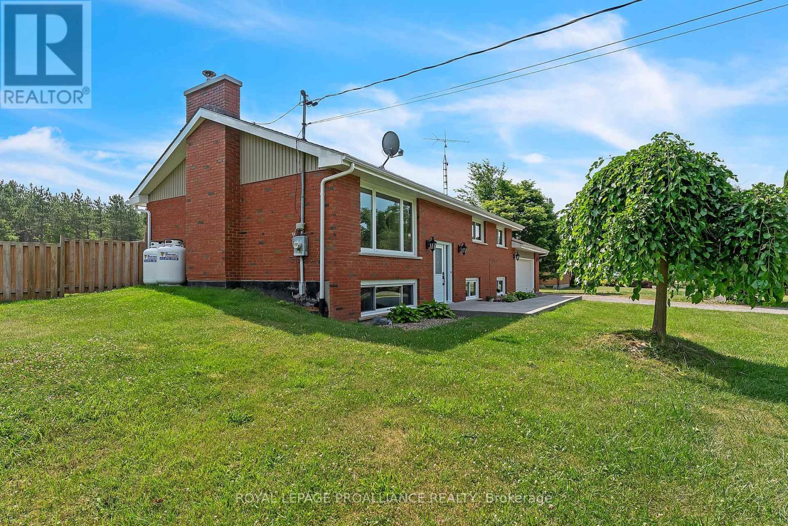 












42 ROSLIN ROAD

,
Belleville (Thurlow Ward),




Ontario
K0K2Y0

