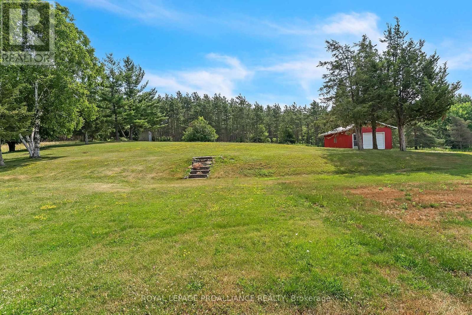 












42 ROSLIN ROAD

,
Belleville (Thurlow Ward),




Ontario
K0K2Y0


