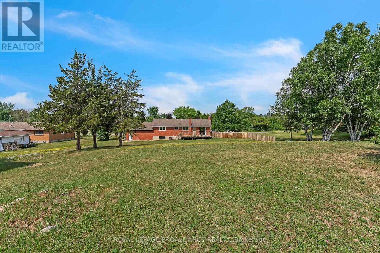 












42 ROSLIN ROAD

,
Belleville (Thurlow Ward),




Ontario
K0K2Y0

