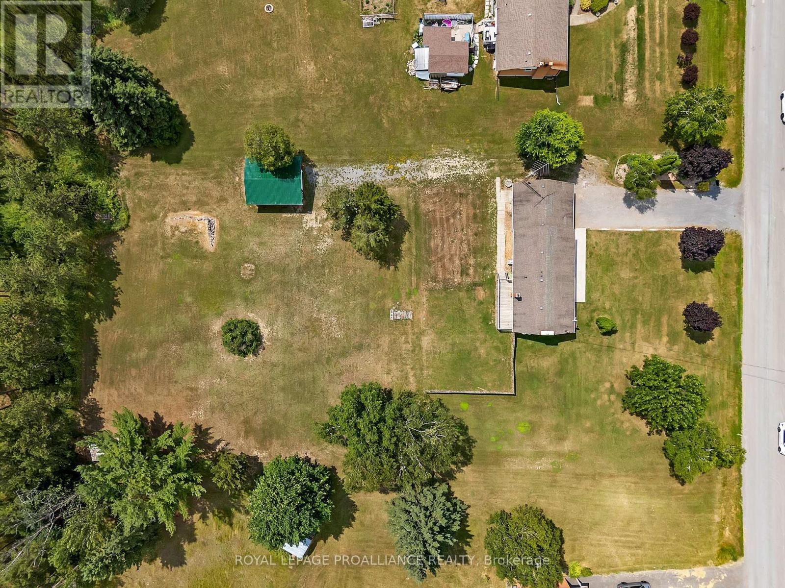 












42 ROSLIN ROAD

,
Belleville (Thurlow Ward),




Ontario
K0K2Y0

