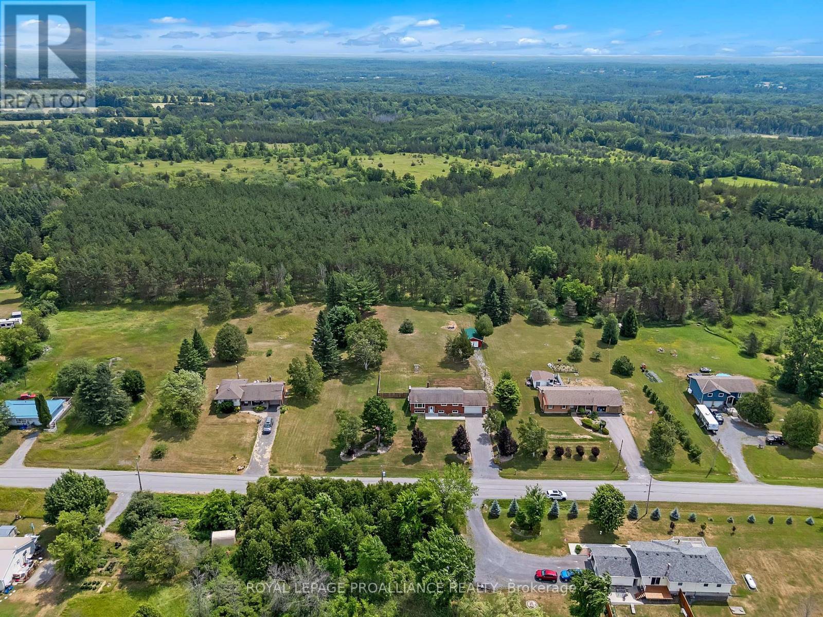 












42 ROSLIN ROAD

,
Belleville (Thurlow Ward),




Ontario
K0K2Y0

