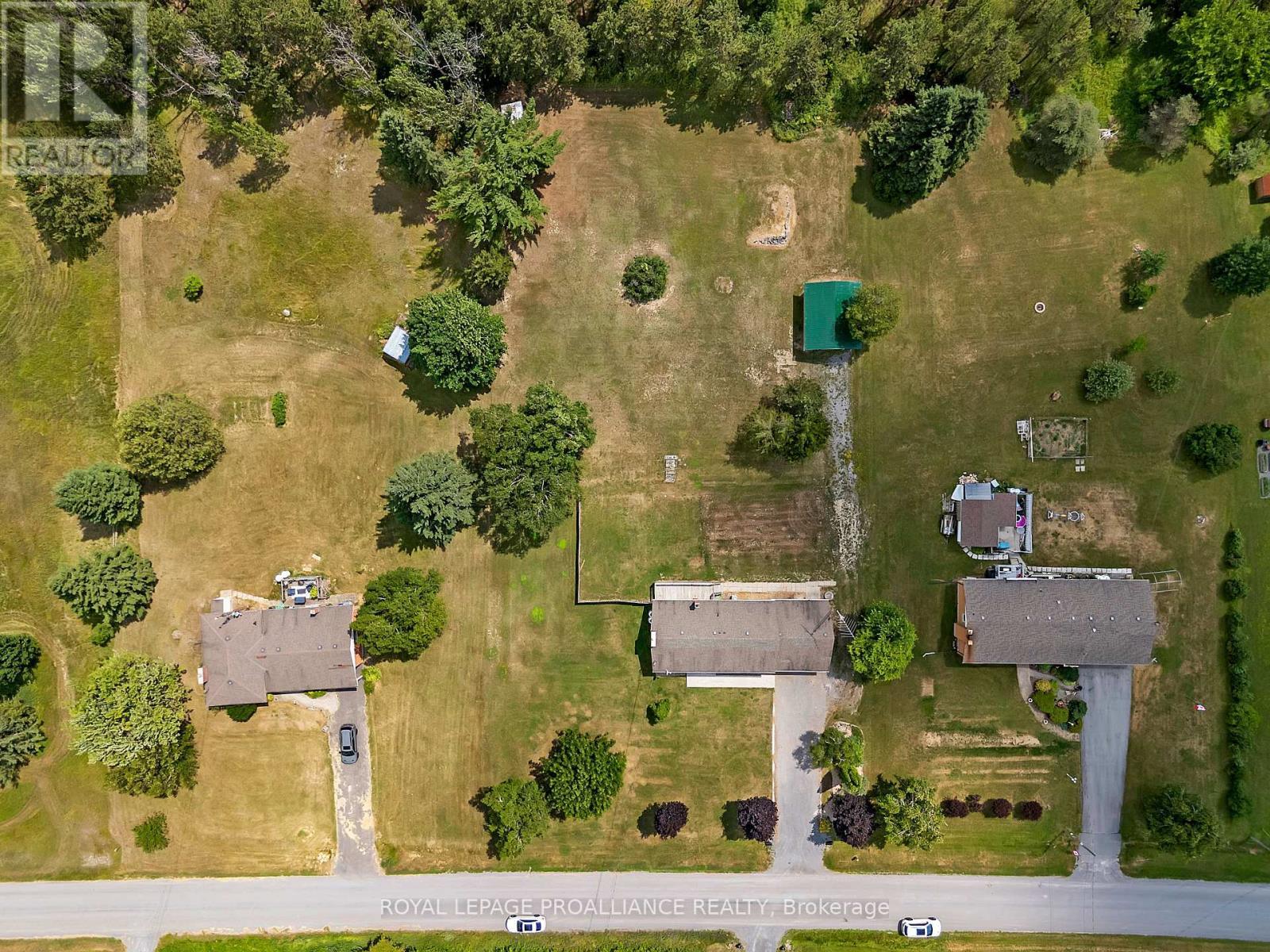 












42 ROSLIN ROAD

,
Belleville (Thurlow Ward),




Ontario
K0K2Y0


