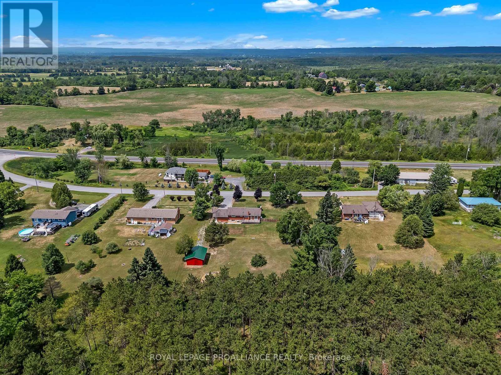 












42 ROSLIN ROAD

,
Belleville (Thurlow Ward),




Ontario
K0K2Y0

