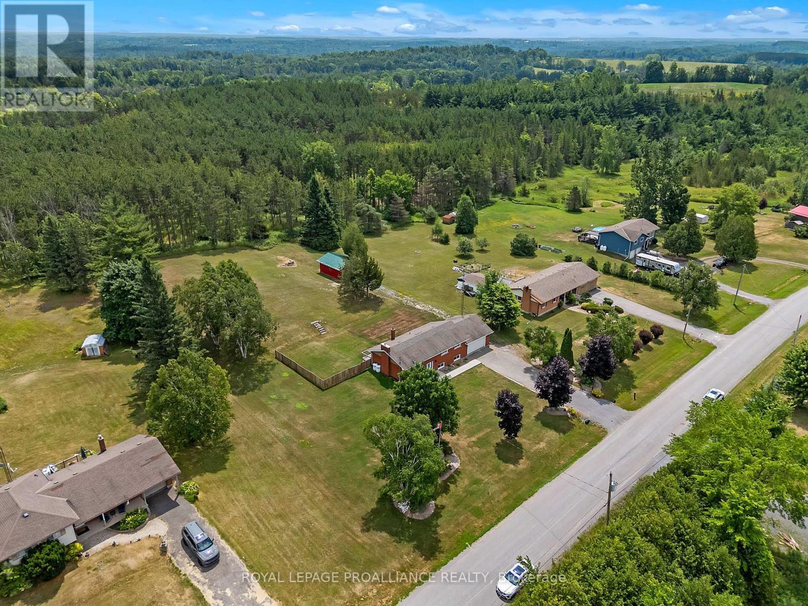 












42 ROSLIN ROAD

,
Belleville (Thurlow Ward),




Ontario
K0K2Y0

